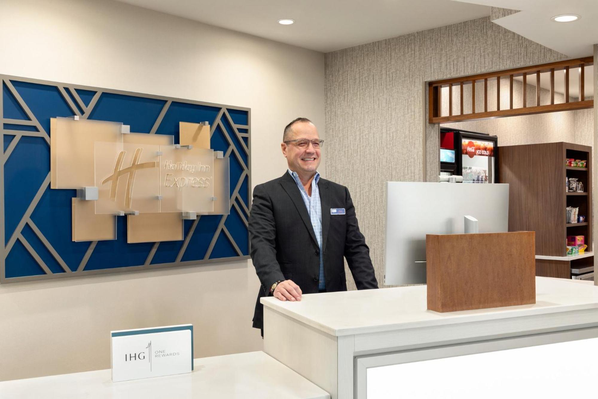 Holiday Inn Express Baltimore At The Stadiums By Ihg Exterior foto